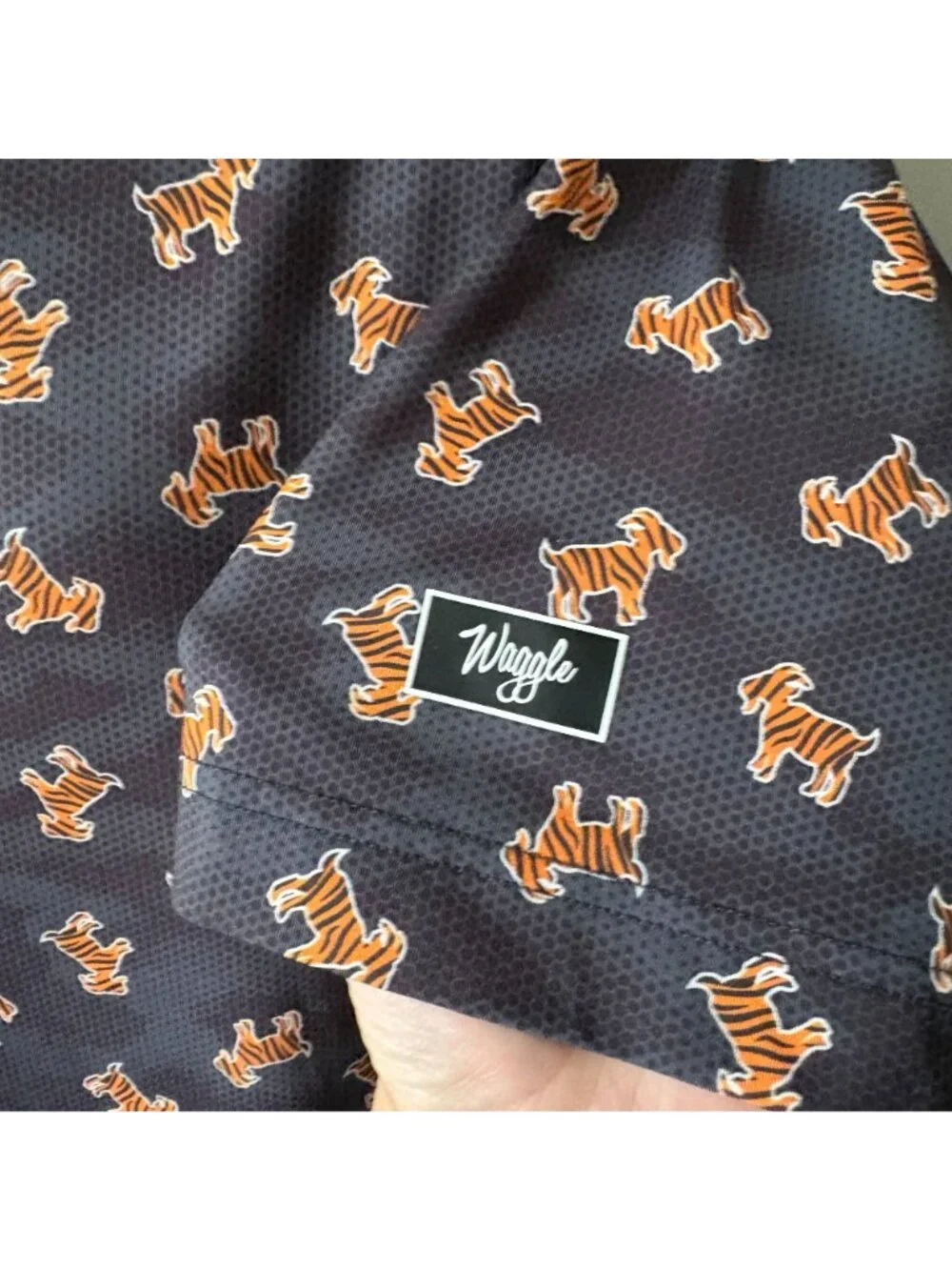 WAGGLE Polo Shirt Mens Large Gray Tiger Dog Print GOAT Golf Stretch NWT - Picture 2 of 5
